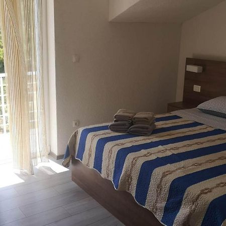Apartments Kalajzic Pucisca Ruang foto