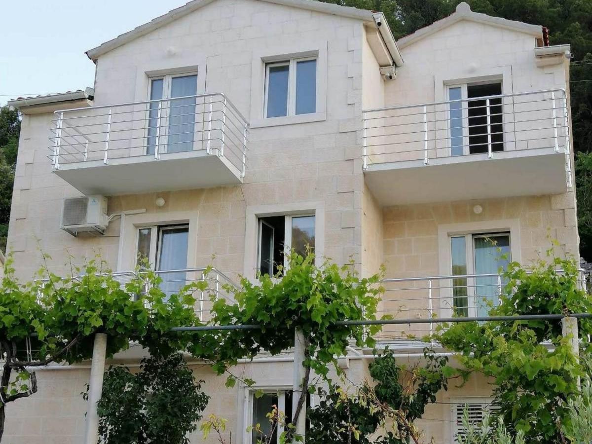 Apartments Kalajzic Pucisca Bagian luar foto