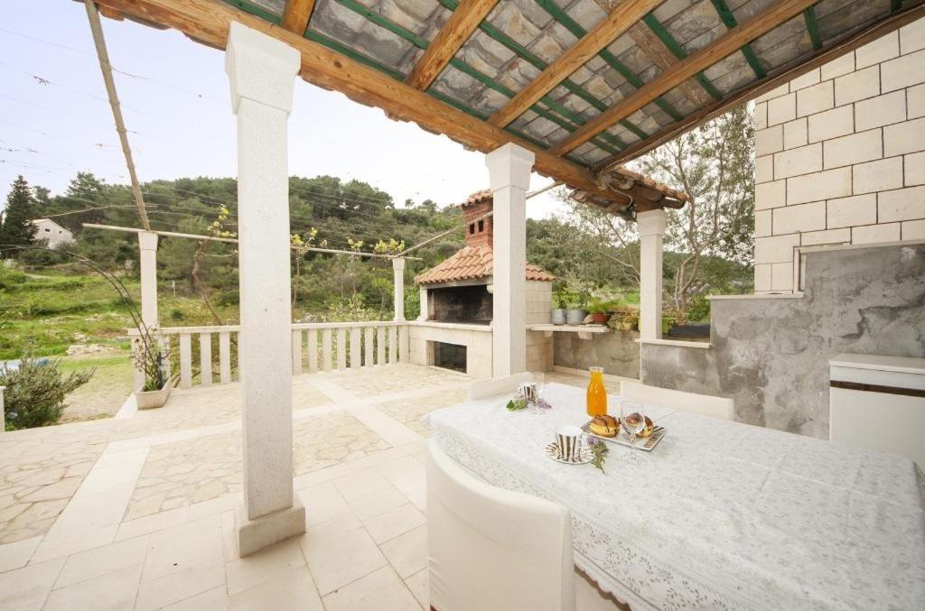 Apartments Kalajzic Pucisca Bagian luar foto
