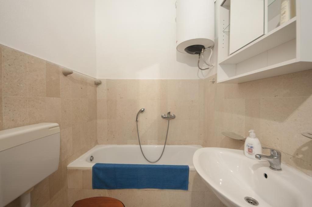 Apartments Kalajzic Pucisca Ruang foto