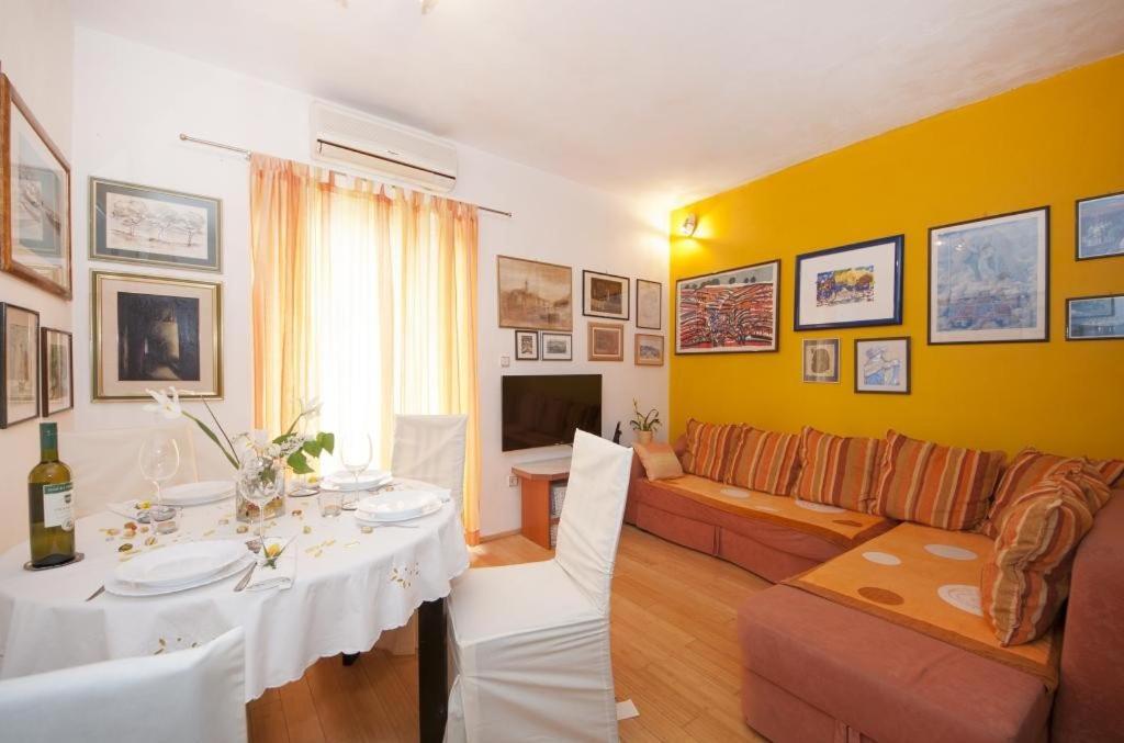 Apartments Kalajzic Pucisca Ruang foto