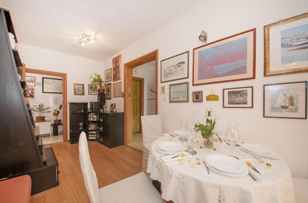 Apartments Kalajzic Pucisca Ruang foto