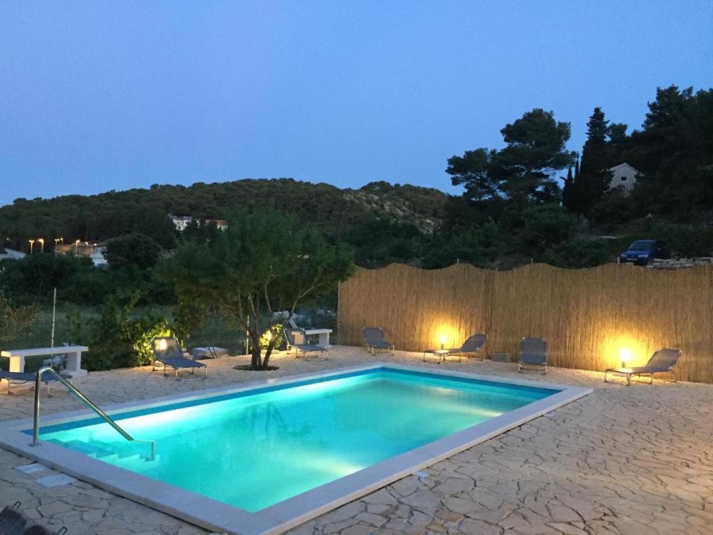 Apartments Kalajzic Pucisca Bagian luar foto